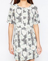 Thumbnail for your product : Yumi Shift Dress In Daisy Stripe Print