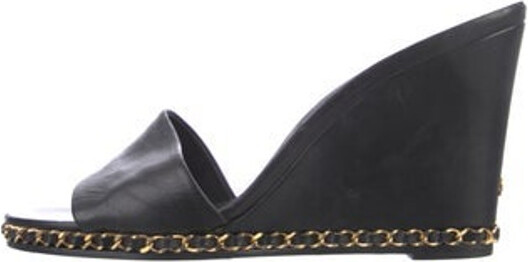 CHANEL, Shoes, Chanel Slides Interlocking Cc Logo Patent Leather Trim  Cork Mules