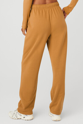 Alo Yoga  Accolade Straight Leg Sweatpant in Toffee Brown, Size