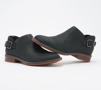 clarks suede shoes womens