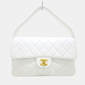 CHANEL Pre-Owned 2022 small chevron quilted shoulder bag, WHITE