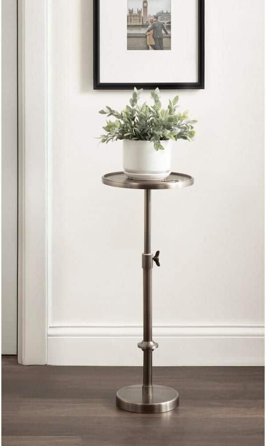 Kate and Laurel Engles 10 in. Silver Round Metal End Table