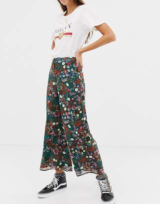 Glamorous floral trousers