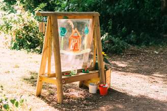 Plum Discovery Easel