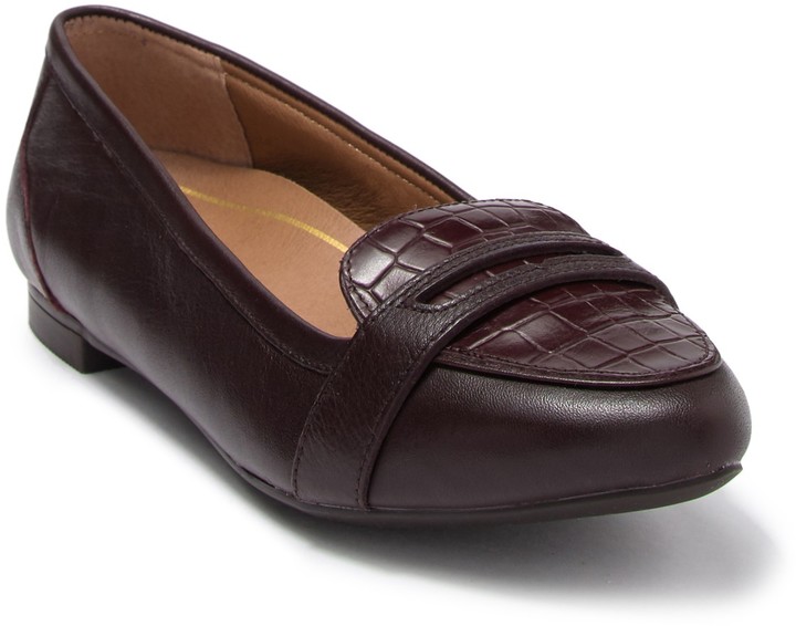 vionic loafers wide