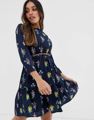 Yumi Petite belted smock dress in floral print