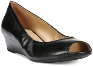 naturalizer contrast wedge pump