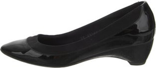 Ferragamo Patent Leather Pumps Black Round-Toes