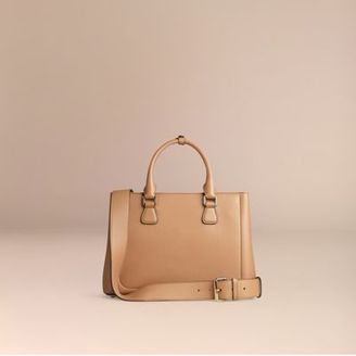 Burberry The Medium Saddle Bag in Smooth Bonded Leather