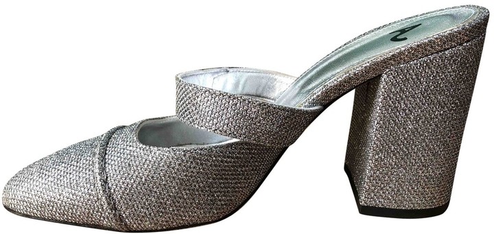 alexa chung clogs