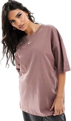 nike mini swoosh tee