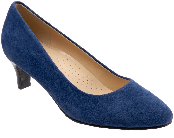 round toe kitten heel