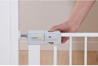 Safety 1st Securtech Auto Close Metal Baby Safety Gate