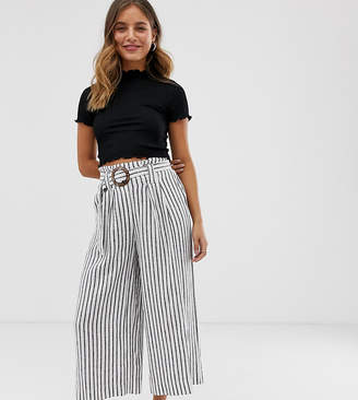 New Look crop trousers in cream pattern