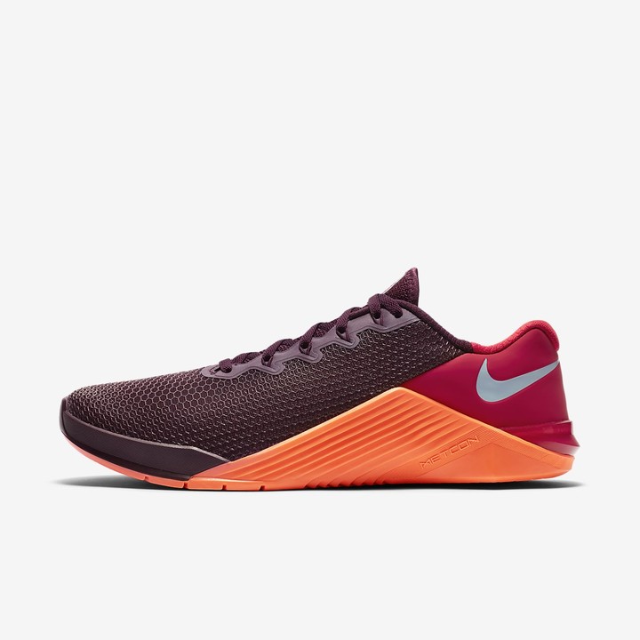 maroon nike shoes