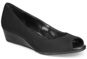 bandolino black wedge shoes