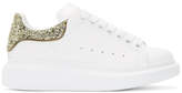 Alexander McQueen - Baskets surdimensionnées scintillantes blanches et dorées exclusives à SSENSE