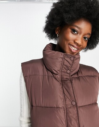 Stradivarius oversized padded gilet in chocolate brown - ShopStyle