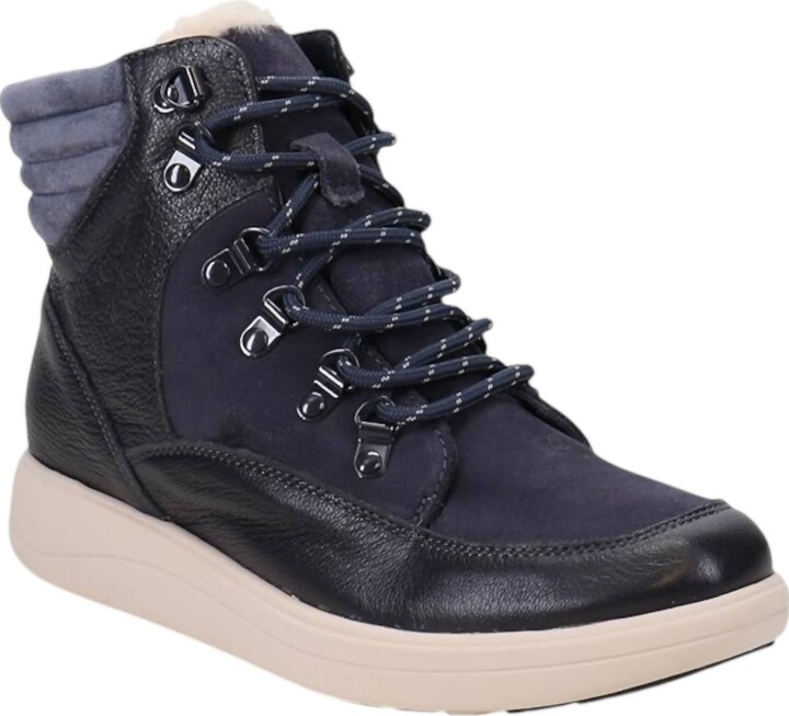Strive Women's Cotswold Boots In Navy