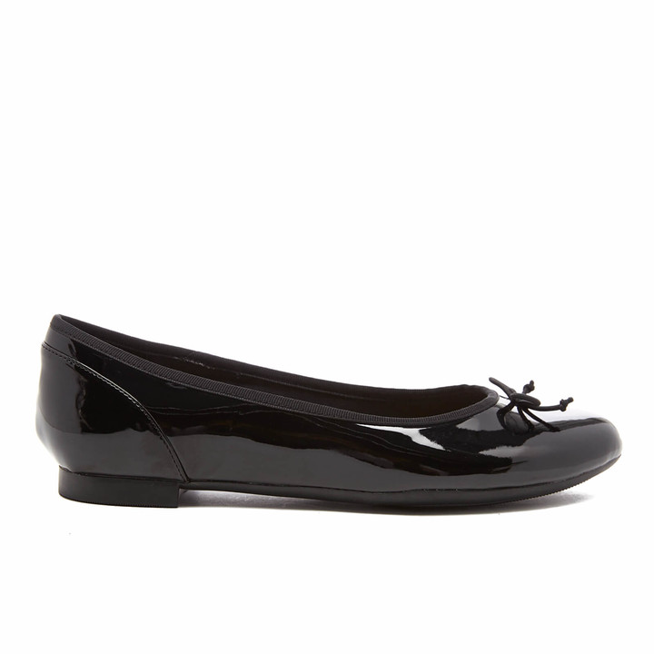 clarks womens shoes black flats