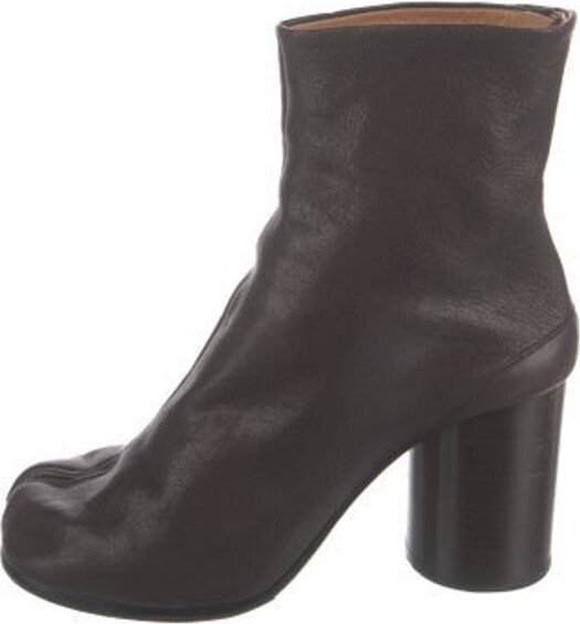 Maison Margiela Leather Ankle Boots Black Round-Toes Peg-In-Hole Closure at Sides Includes Dust Bag Unfortunately, due to restrictions, this item may not be eligible for shipping in all areas.