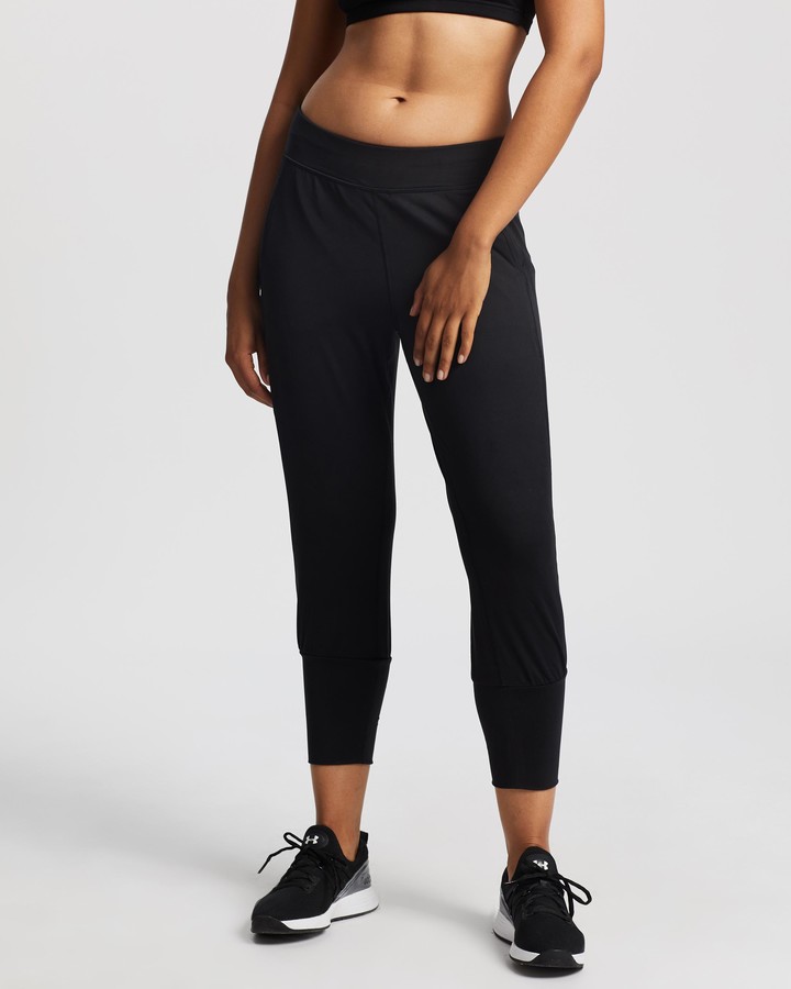 Sweaty Betty Women S Black Capris Gary Yoga Capris Size Xxl At The Iconic Shopstyle Activewear Pants