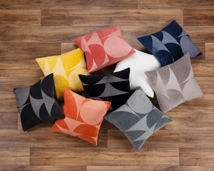 https://img.shopstyle-cdn.com/sim/23/b9/23b9e923fe6c1cdc17b629531d0d0681_best/rizzy-home-cotton-velvet-contemporary-shape-throw-pillow.jpg