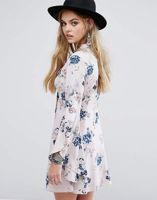 Honey Punch Button Front Tea Dress With Flared Sleeves And Tie Neck Detail In Floral