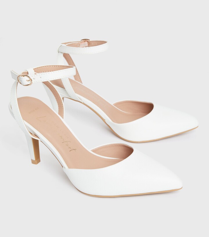 vasketøj ebbe tidevand Hukommelse New Look Wide Fit White Pointed Stiletto Heel Court Shoes Vegan - ShopStyle