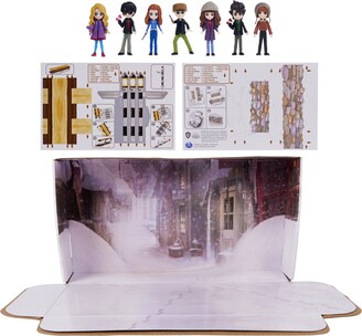 Harry Potter Wizarding World , Magical Minis Hogsmeade Collector Set With 7 Figures, Kids Toys For Girls And Boys Ages 6 And Up