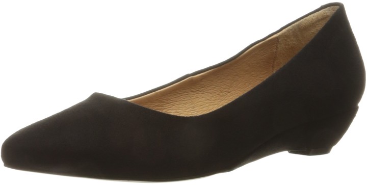 vachya pointy toe wedge pumps