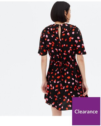 New Look Flutter Sleeve Mini Dress - Black Pattern