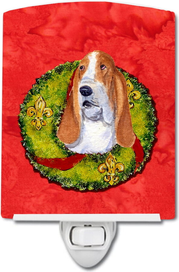 Caroline's Treasures SS4215CNL Basset Hound Cristmas Wreath Ceramic Night Light, 6x4x3", multicolor