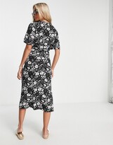 Thumbnail for your product : Qed London cut out detail midi dress in monochrome floral