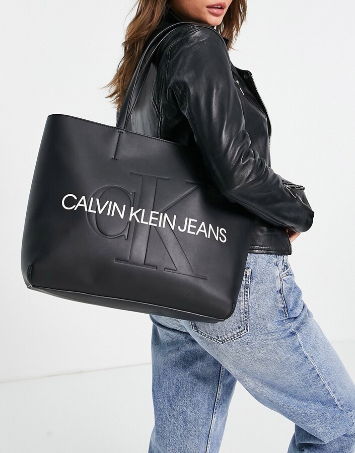 Calvin Klein Jeans shopper in black - ShopStyle Tote Bags
