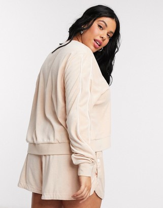 nike cropped sweatshirt beige