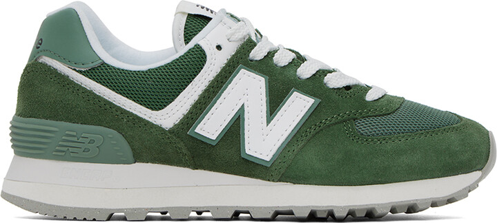 new balance 574 sneakers casual outfit idea with sneakers for ladies this fall