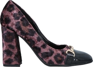 grey leopard print pumps