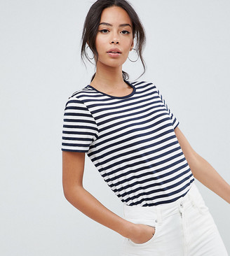 Asos Tall DESIGN Tall t-shirt with crew neck in stripe Asos Tall DESIGN Tall t-shirt with crew neck in stripe
