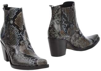 Donna Più Ankle boots - Item 11230118