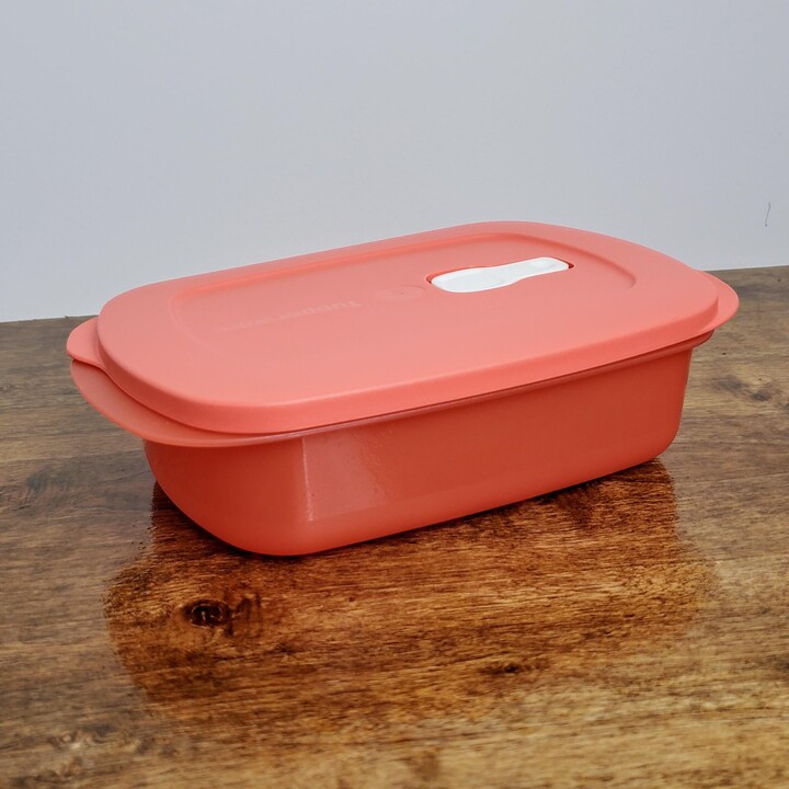 Tupperware Crystalwave Plus With Stain Guard 4-Cup Rectangular Container 7363