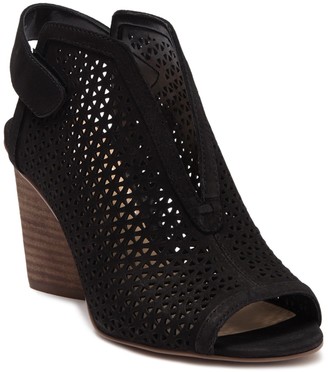 vince camuto datalla