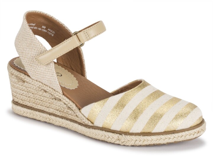 bright colored wedges