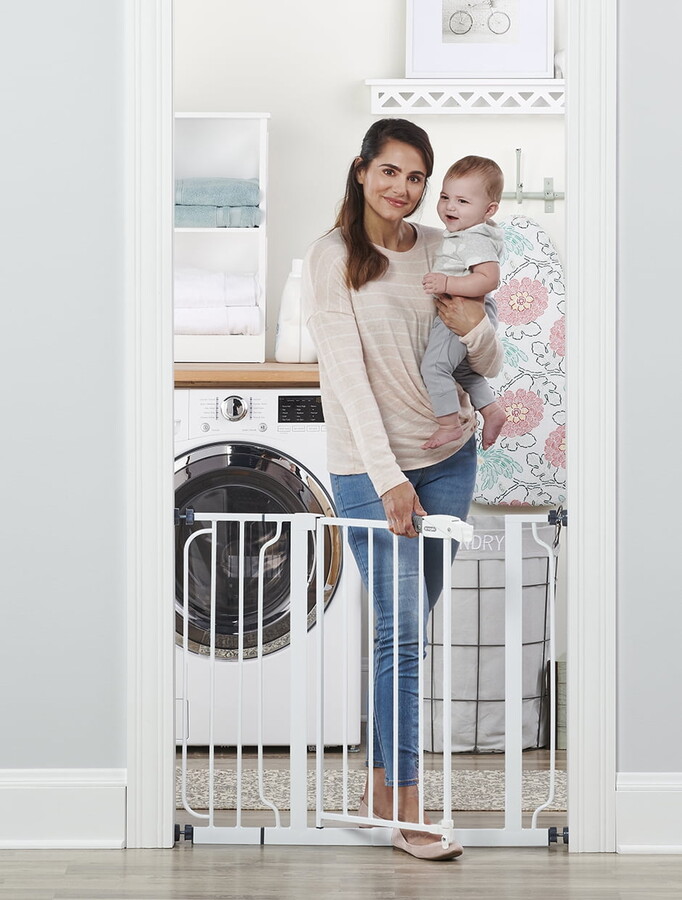 Regalo Easy Step 38.5-Inch Extra Wide Baby Gate, Includes 6-Inch Extension Kit, 4 Pack Pressure Mount Kit and 4 Pack Wall Mount Kit