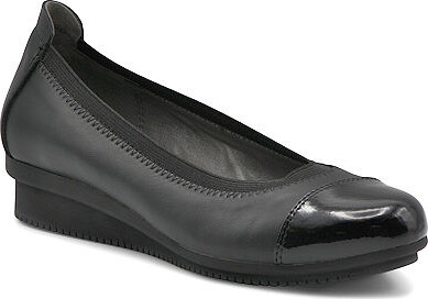 MOOTSIE TOOTSIE Mootsies Tootsies Joey Womens Cap Closed Toe Ballet Flats