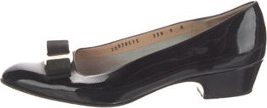 Ferragamo Patent Leather Pumps Black Round-Toes with Bow Accents