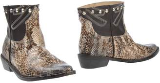 Mr Wolf Ankle boots