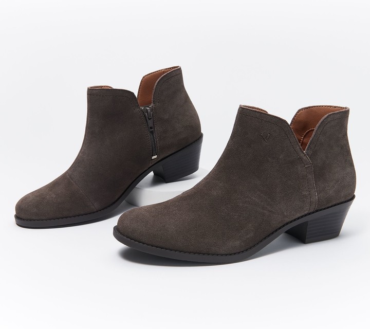 vionic boots dsw