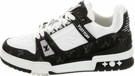 Don't miss this version ! Louis Vuitton Trainer Black Sneaker