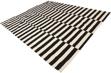 Isabelline 8x10 Pinkerton Black and White Rug